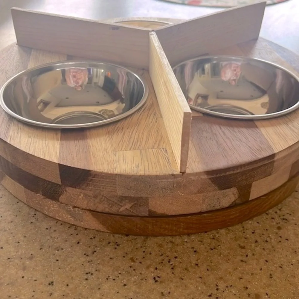 NWOT Rotating Three Bowl Wooden Cat Feeding Station Spinning Pet Food Handmade